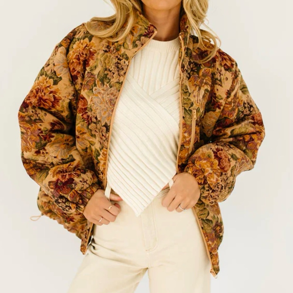 NEW WITH TAGS Isabel Quilted Floral Jacket - from shopzoco.com
